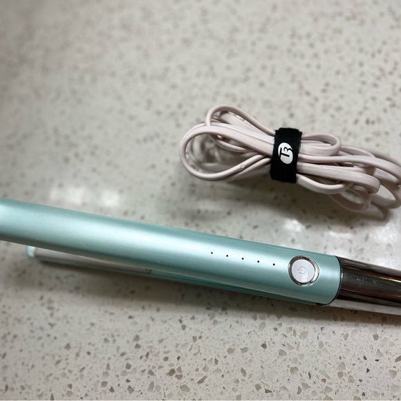 T3 Singlepass Luxe Styling Iron - 1” Signature T3 Tourmaline® + Ceramic - Picture 3 of 11